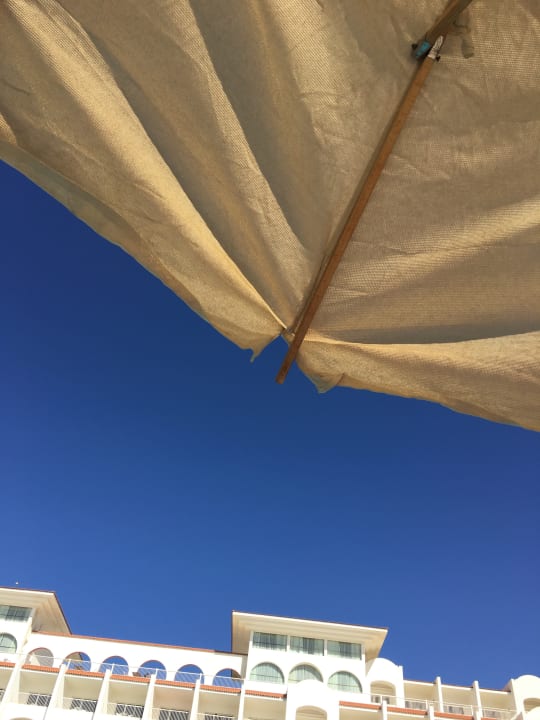 Schirm am Pool Siva Sharm