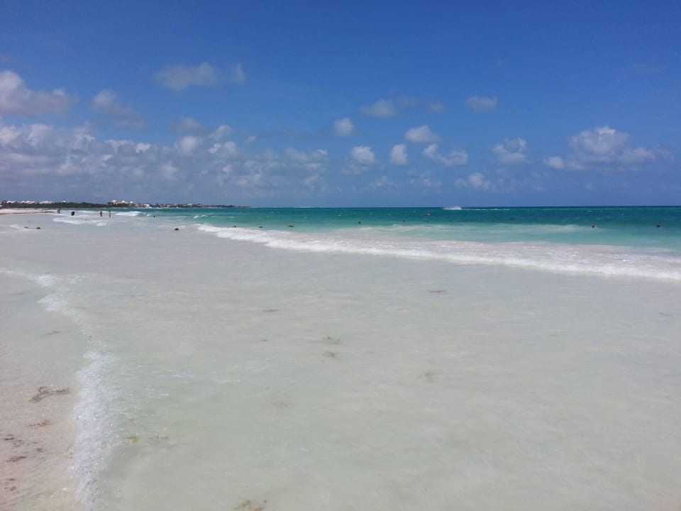 Blick Links vom Hotel-Strand Catalonia Playa Maroma