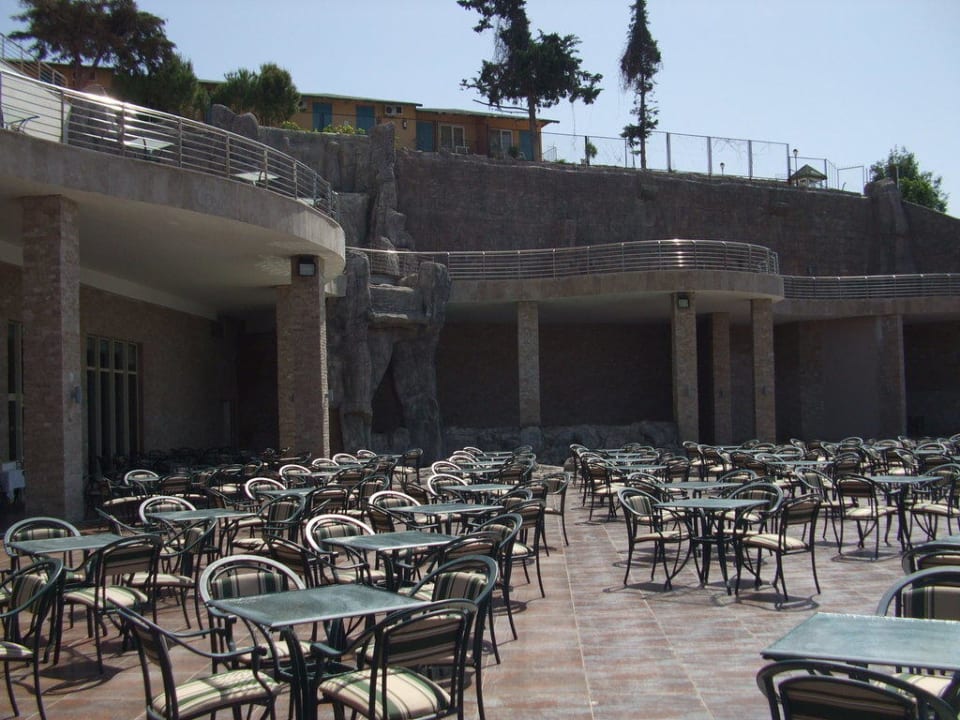 Terrasse im Hauptrestaurant Horus Paradise Luxury Resort & Club