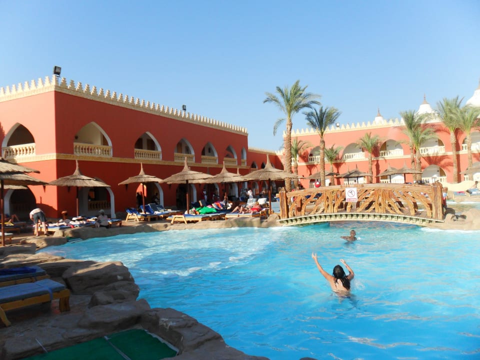 Главный бассейн Pickalbatros Alf Leila Wa Leila Resort - Neverland Hurghada