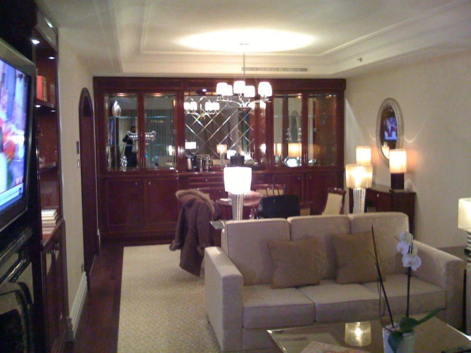 Wohnzimmer der Executive Suite Breidenbacher Hof