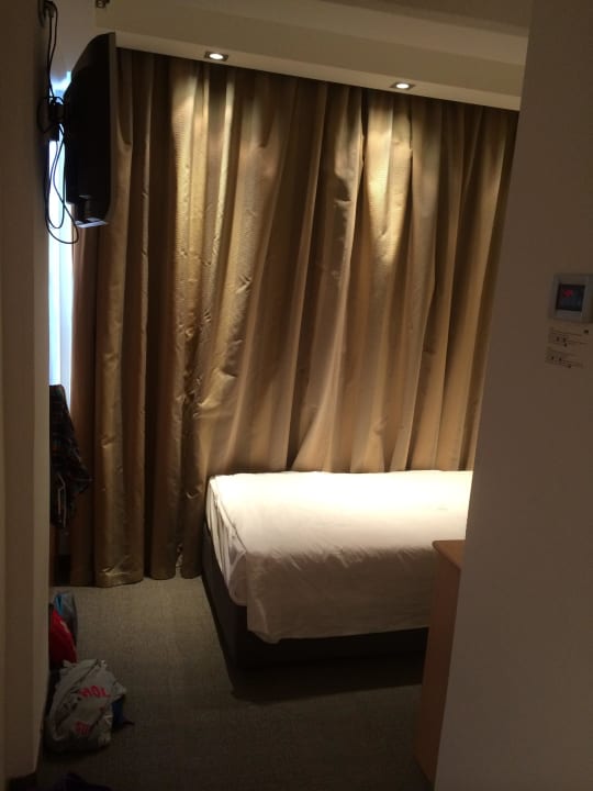 Einzelzimmer, Fenster öffnen, über Bettanlage Aminess Vival Maestral Hotel