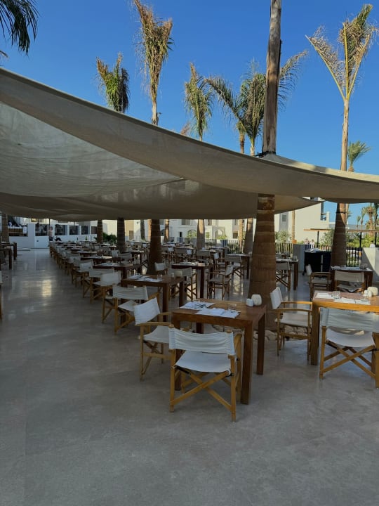 Gastro Serry Beach Resort