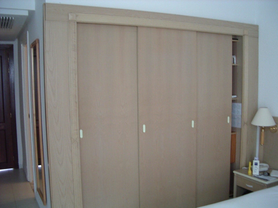 Großer Schrank Hotel El Mouradi Djerba Menzel