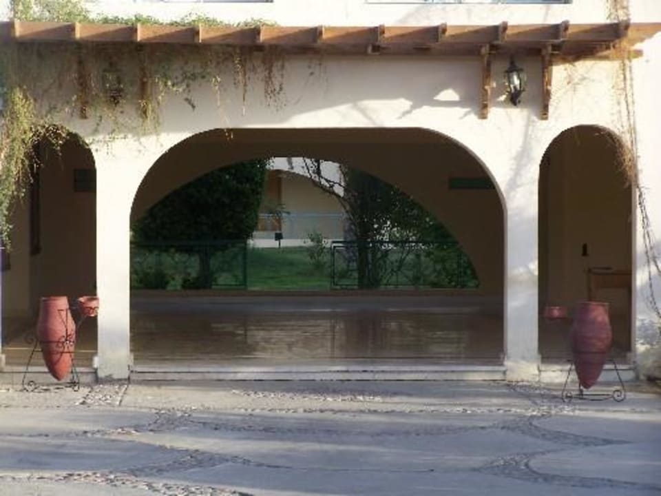 Eingang zum Hotelblock 6000 Desert Rose