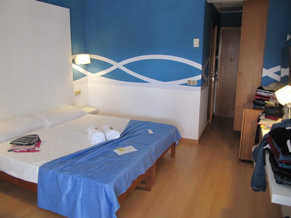 Blick vom Balkon aus ins Zimmer Hotel Clumba