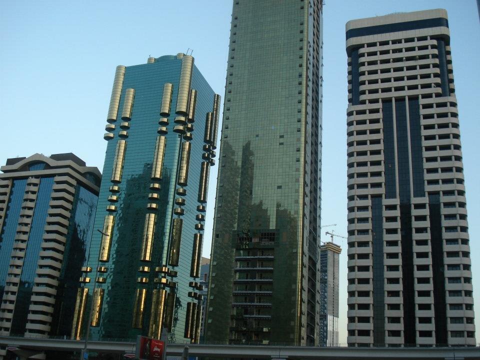 Вид из окна в солнечную погоду Towers Rotana