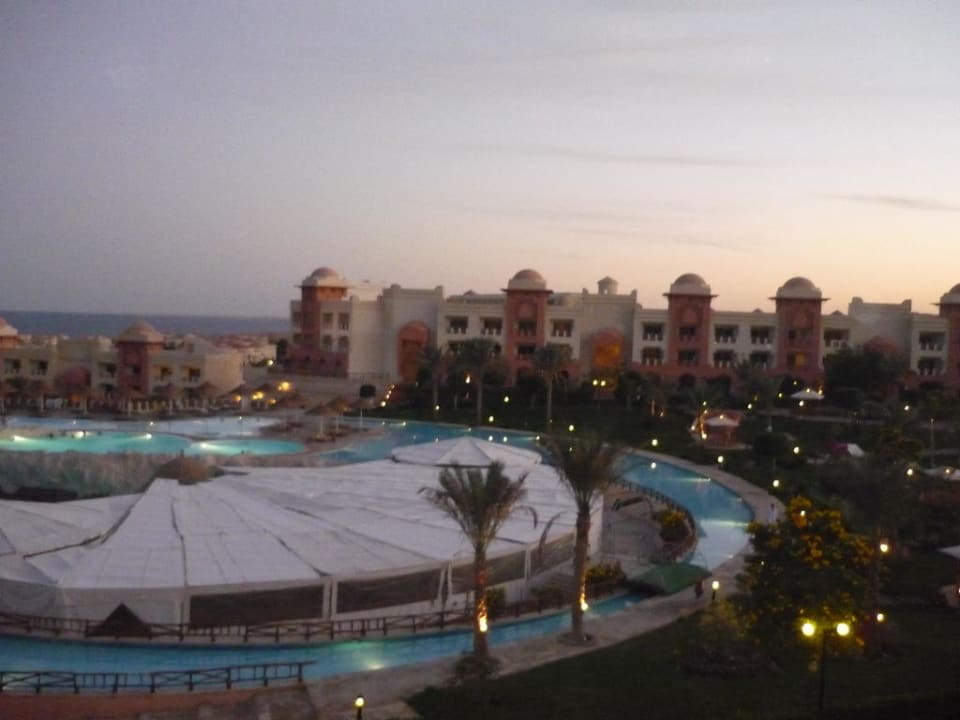 Вид на амфитеатр Serenity Alpha Beach