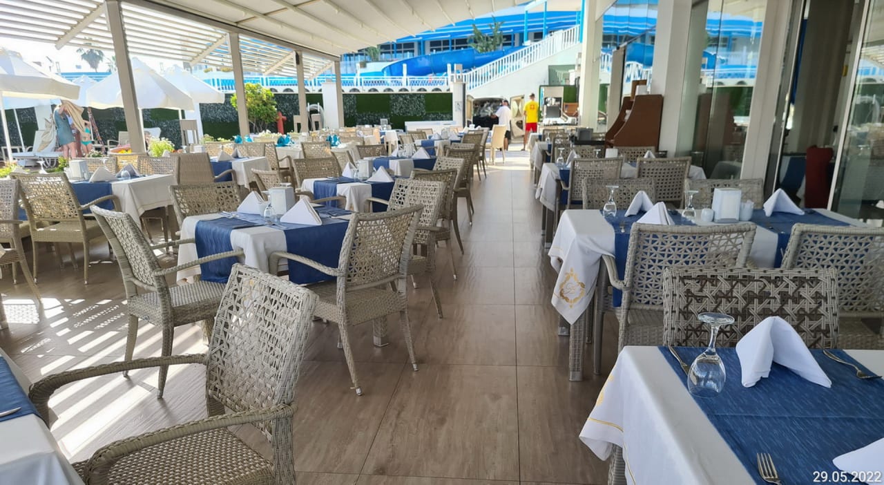 Gastro Azura Deluxe Resort & Spa Hotel