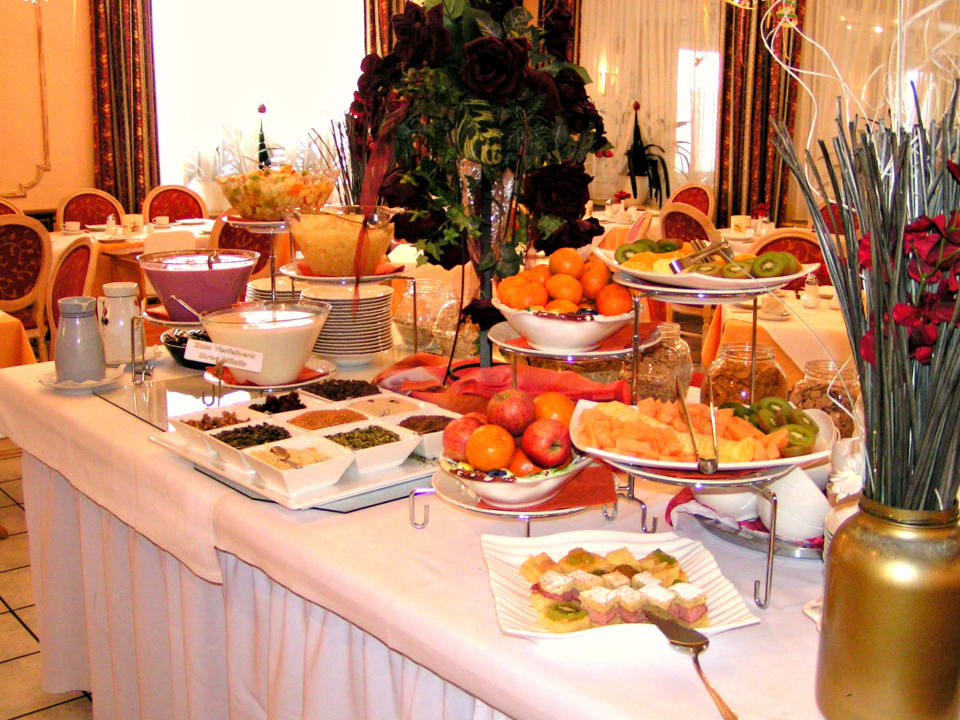 Frühstüchsbuffet mit Bio-,Obst-, und Müsli-Ecke Hotel Sonnenhügel