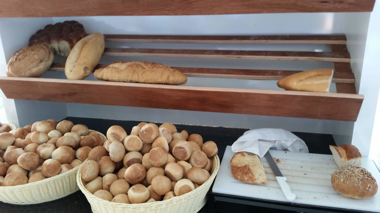 Altes Brot dreckiges Brett alles vom Vortag Labranda Lebedos Princess