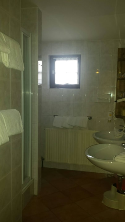 Badezimmer Naturel Hoteldorf Schönleitn