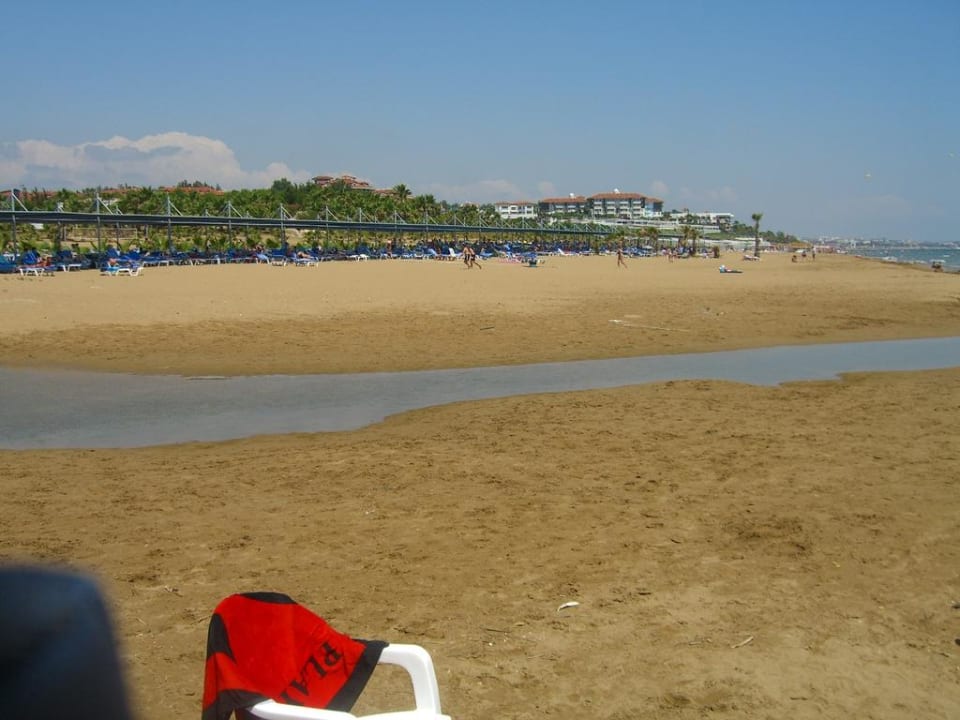 Schöner breiter Strand Club Grand Side