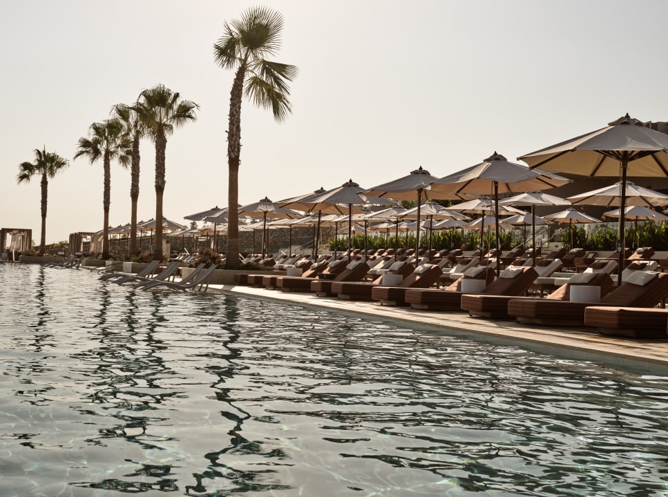 Pool The Royal Senses Resort, Curio Collection by Hilton