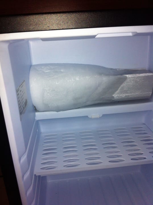 Kühlschrank, sollte mal abgetaut werden Hotel Atlas Sport