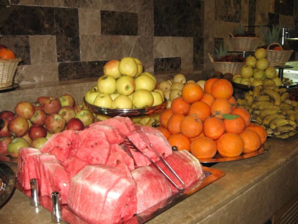 Vielfältiges Obstangebot Saturn Palace Resort Hotel