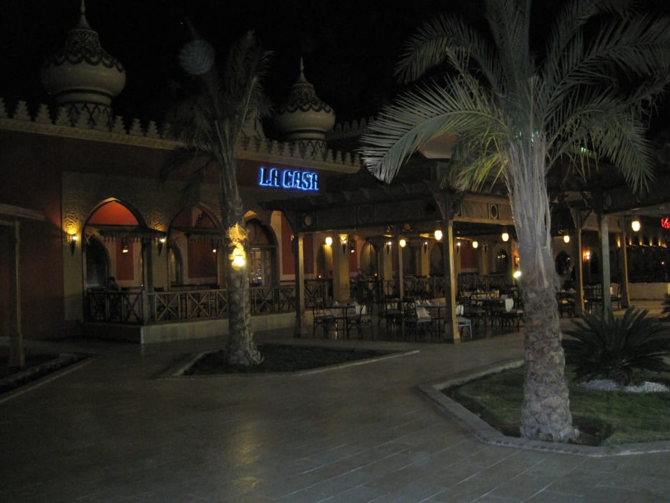 Blick auf ein Restaurant Pickalbatros Alf Leila Wa Leila Resort - Neverland Hurghada