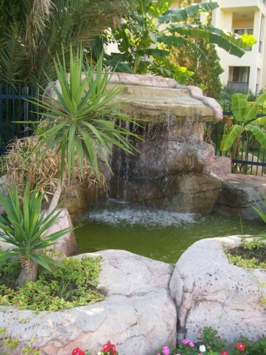 Wasserfall im Eingang der Hotels Le Jardin Resort