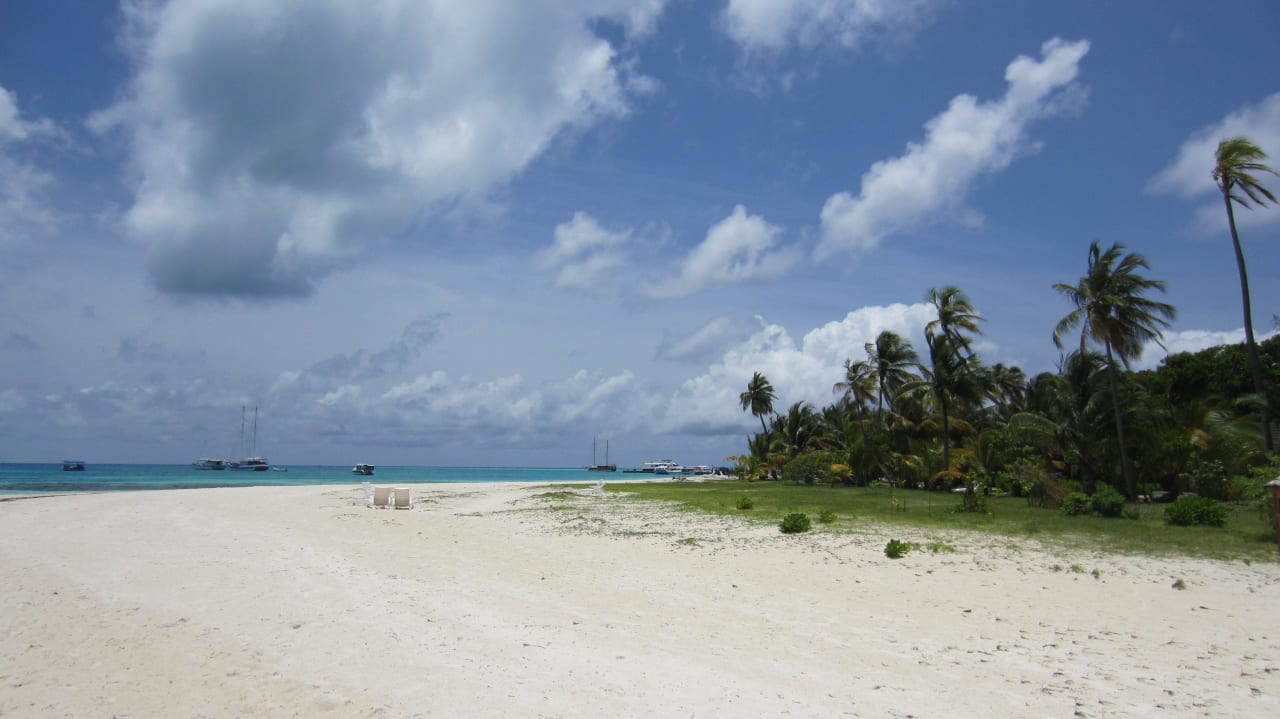 Von Asia Wok Richtung Anlegestelle Meeru Maldives Resort Island