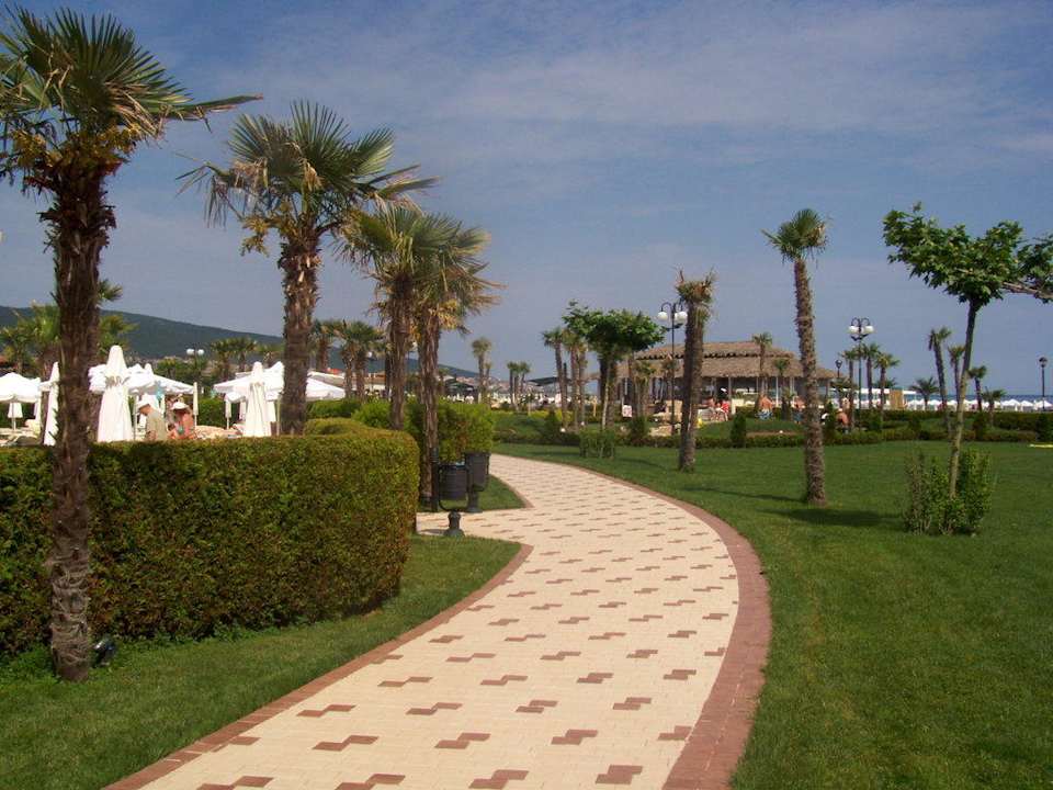 Kleiner Teil des Gartens DIT Majestic Beach Resort