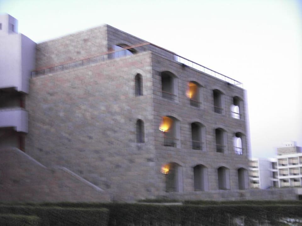 Nachbarhotel v. RM Fort Arabesque Resort, Spa & Villas