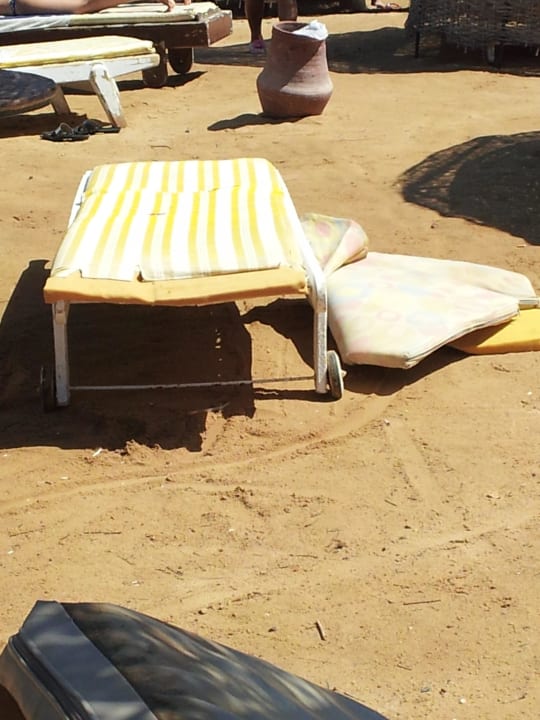 Liegen am Strand Riviera Aqua Park Resort