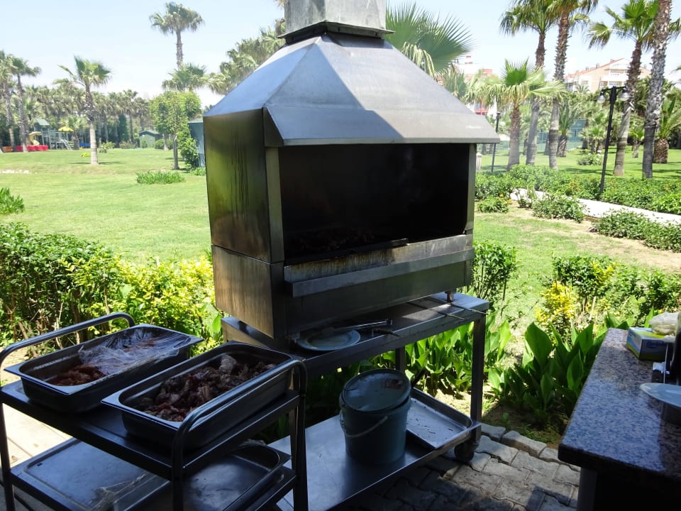 Grillspezialität am Mittag Royal Atlantis Beach Hotel