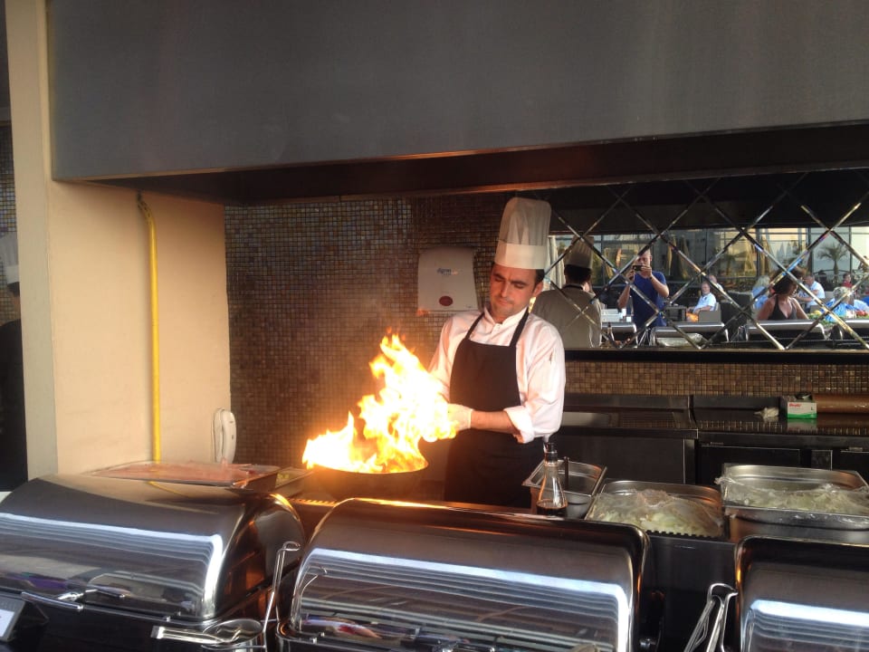 Frisch zubereitete Gerichte zum Abendessen  Michell Hotel & Spa