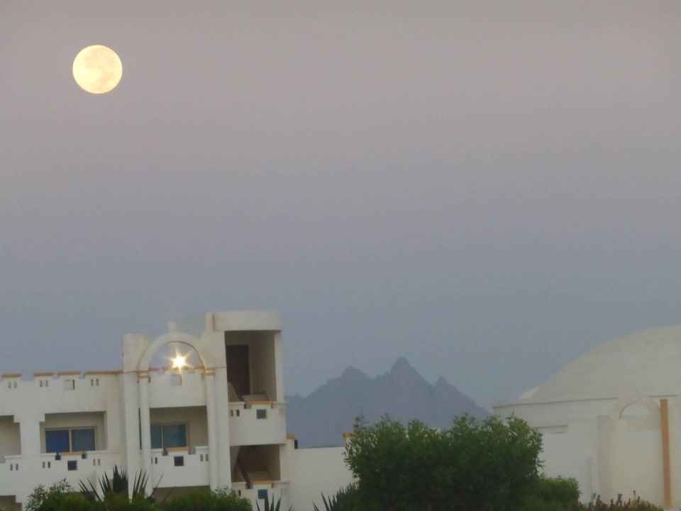 Der Mond geht unter 30.8.15 Coral Sun Beach