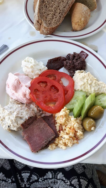 Frühstücksteller Constantinou Bros Athena Beach Hotel