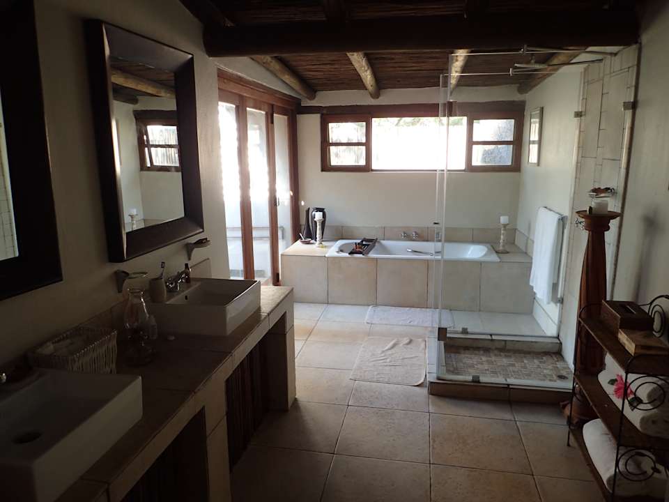 Zimmer Notten's Bush Camp