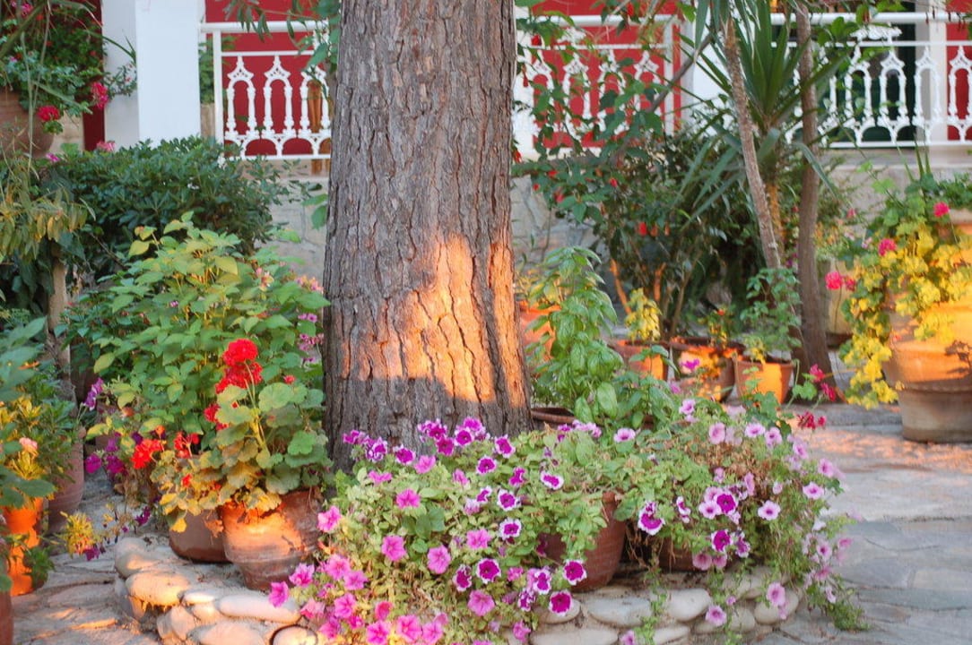 Wuderschöne Gartenanlage Porto Koukla Beach