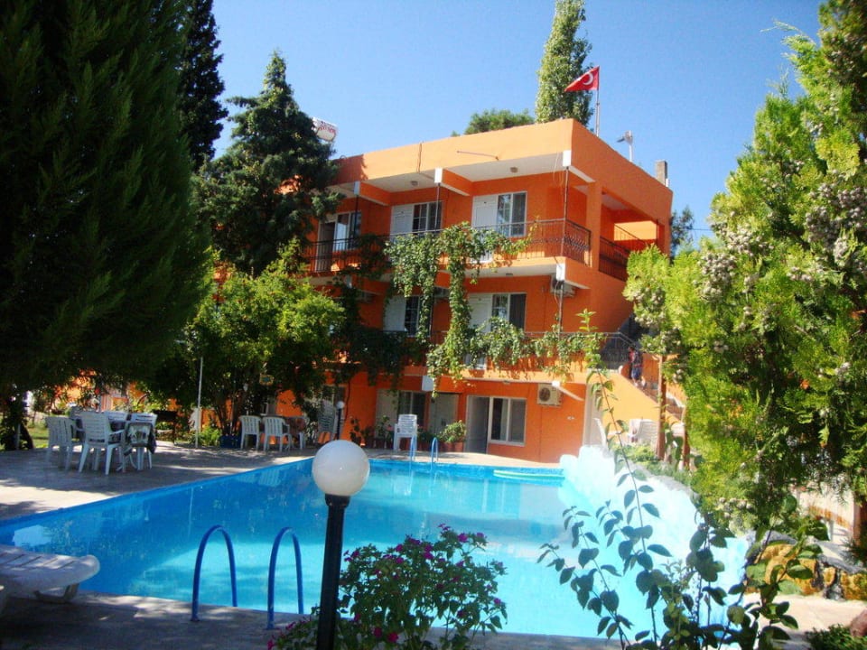 Außenansicht des Hotels Dort Mevsim Hotel