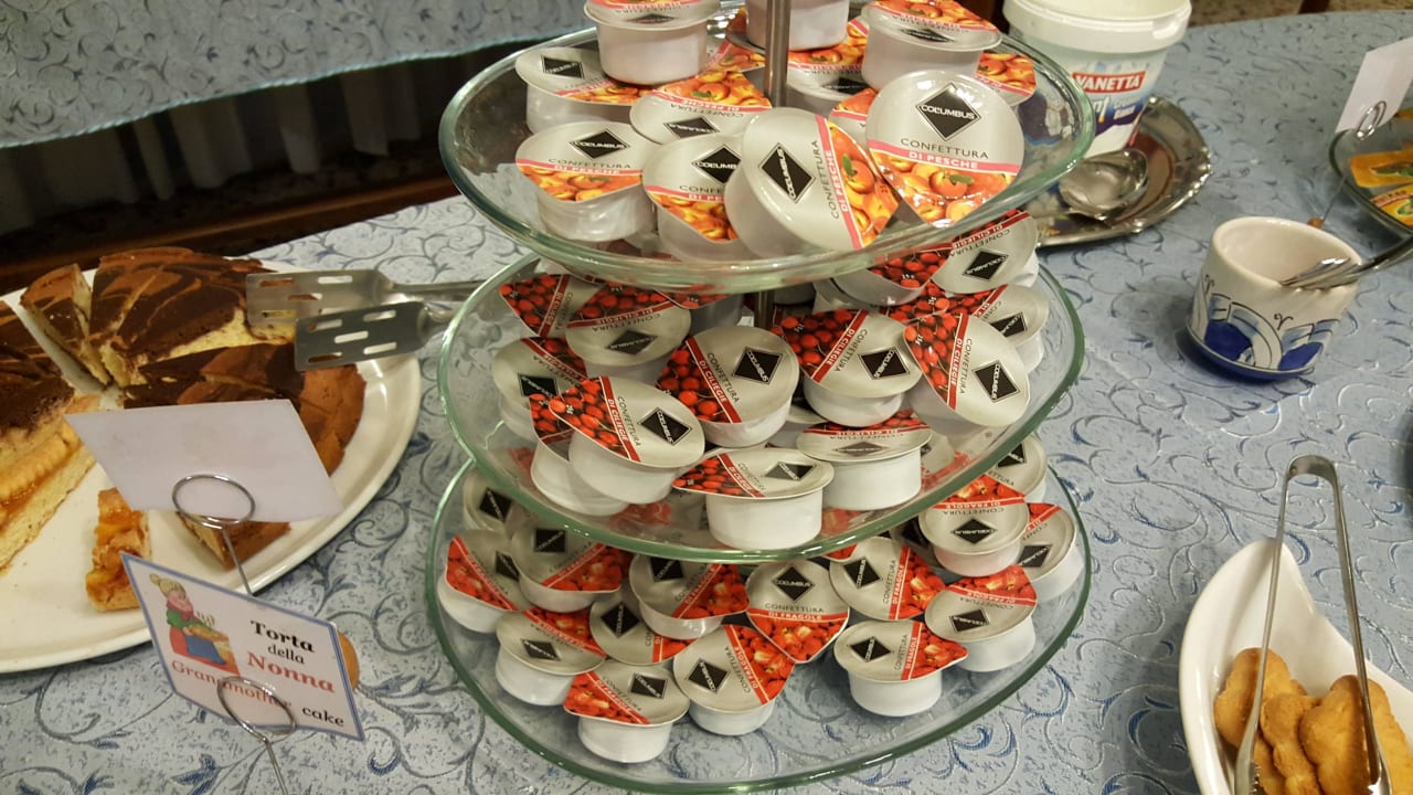 Auswahl und Ansichten beim Frühstück Hotel Astor