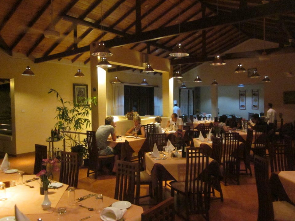 Blick Richtung Buffet am Abend Oak Ray Serene Garden Hotel