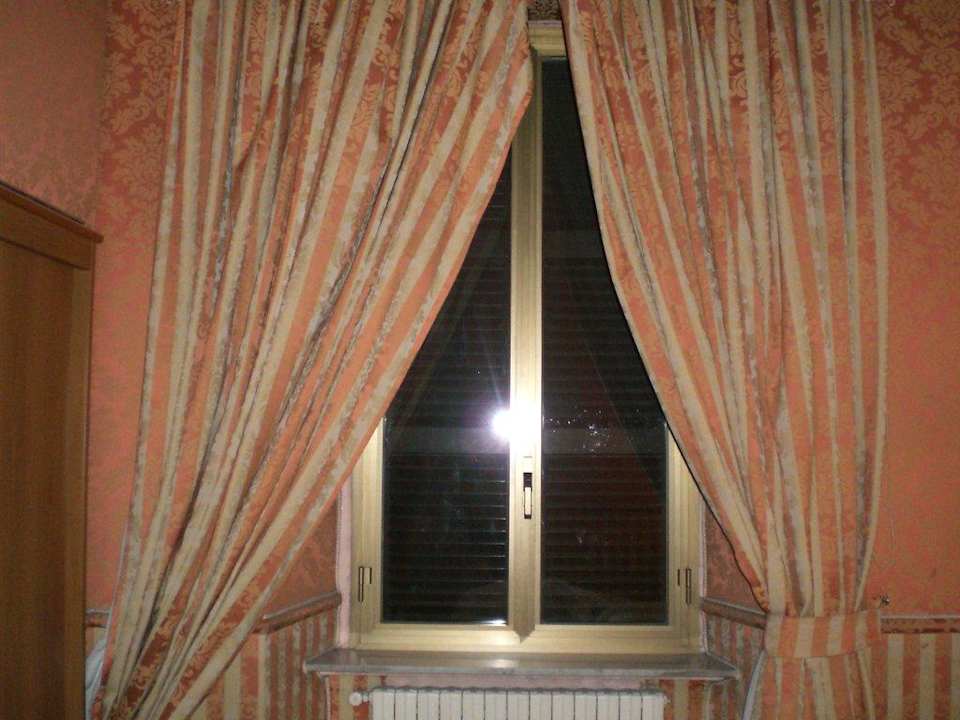 Defekte Seitenvorhänge Hotel Quisisana