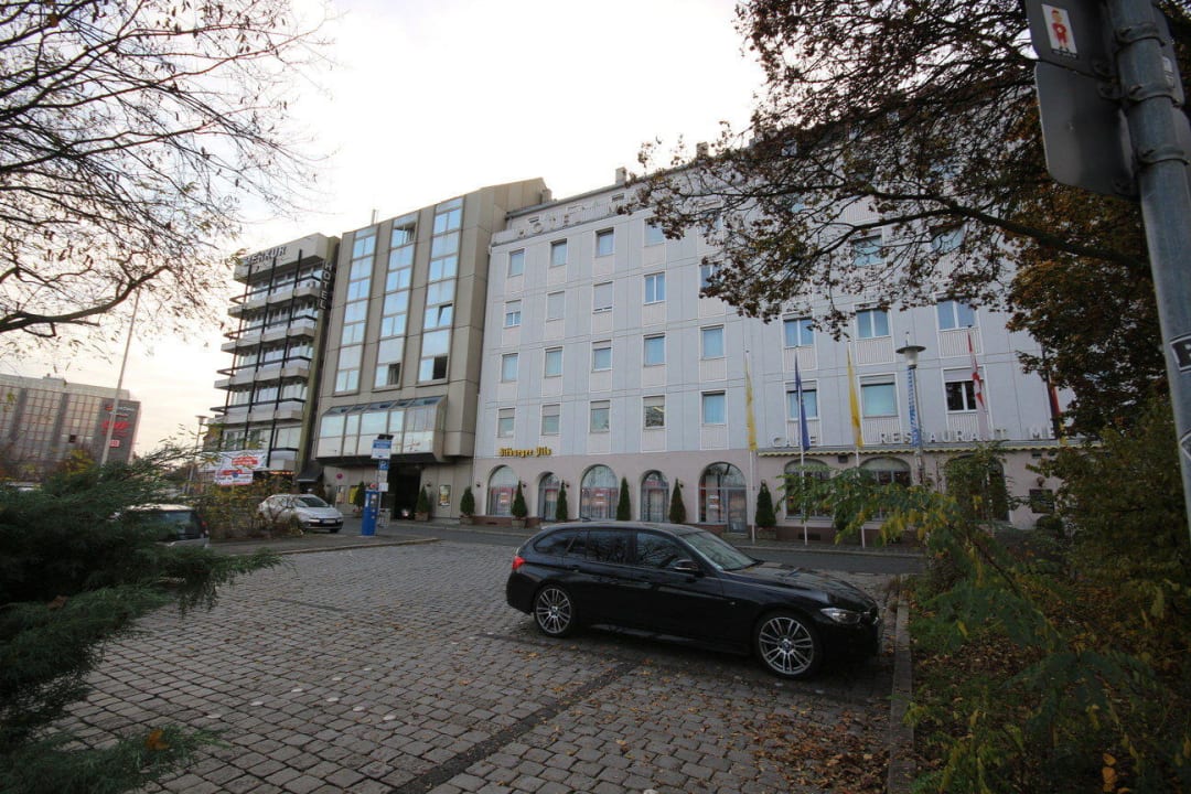 Ansicht von der Pillenreuther Straße Ringhotel Loew's Merkur