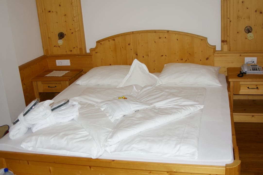 Letto matrimoniale curato fino al minimo dettaglio Hotel Wiesenhof Garden Resort