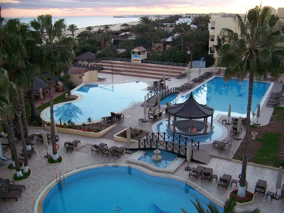 Vom Zimmer auf die Hotel-Pool-Landschaft Hotel Paradis Palace