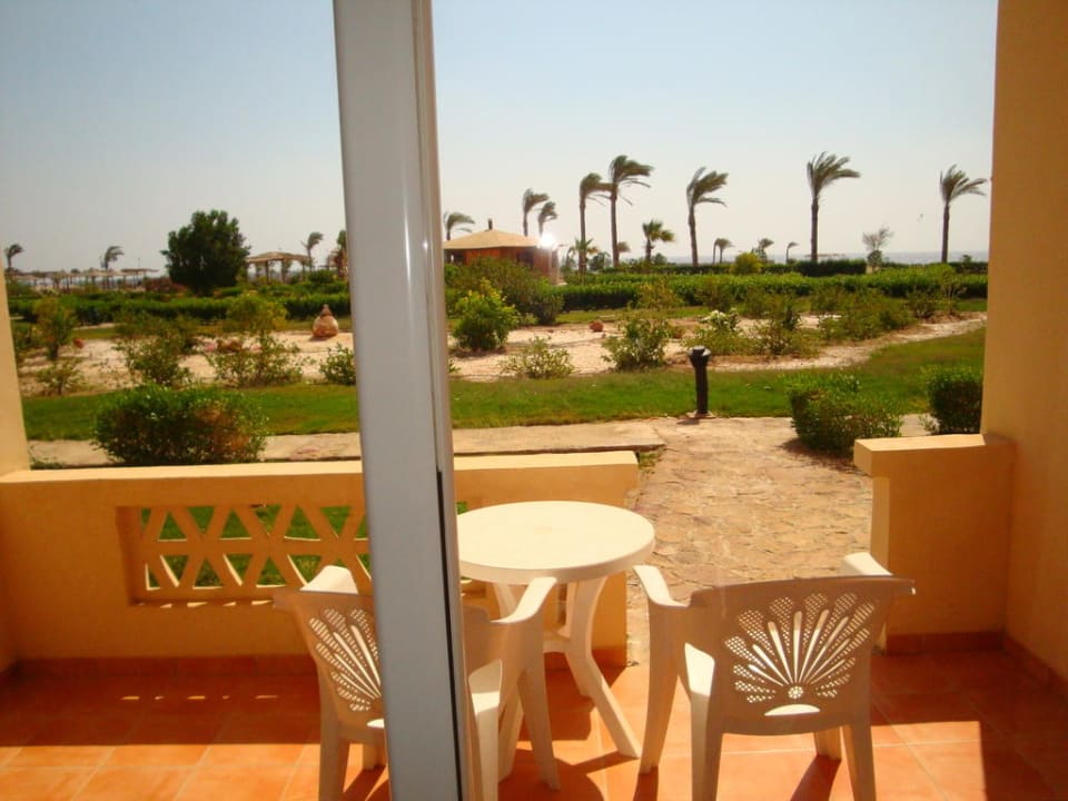 Vista dalla finestra di camera Bliss Nada Beach Resort