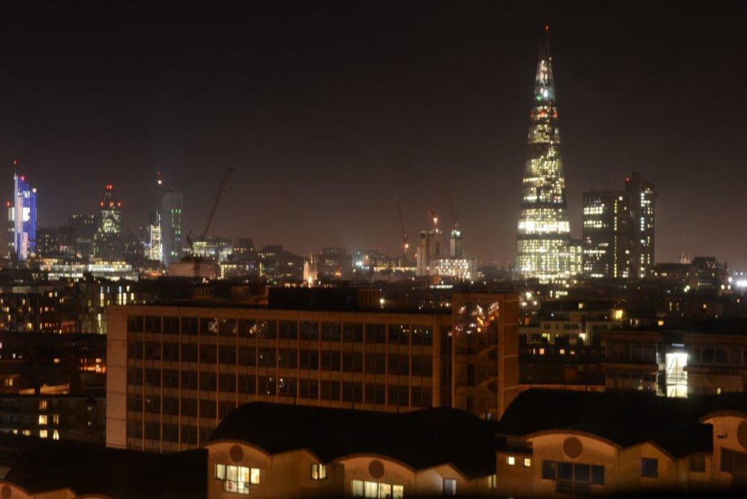 Zimmerausblick bei Nacht Hotel H10 London Waterloo