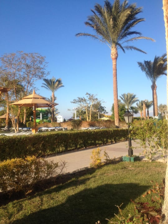 Große Gartenanlage Titanic Beach Spa & Aqua Park