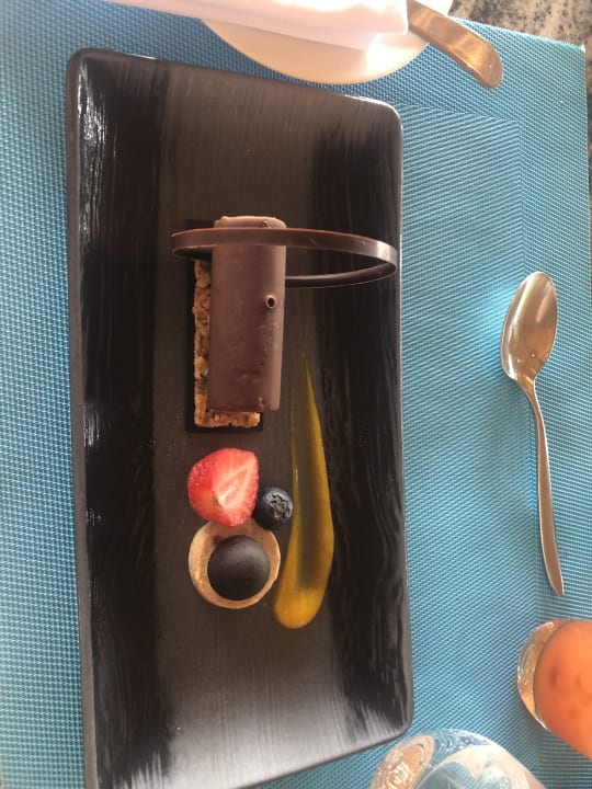 Gastro Outrigger Maldives Maafushivaru Resort