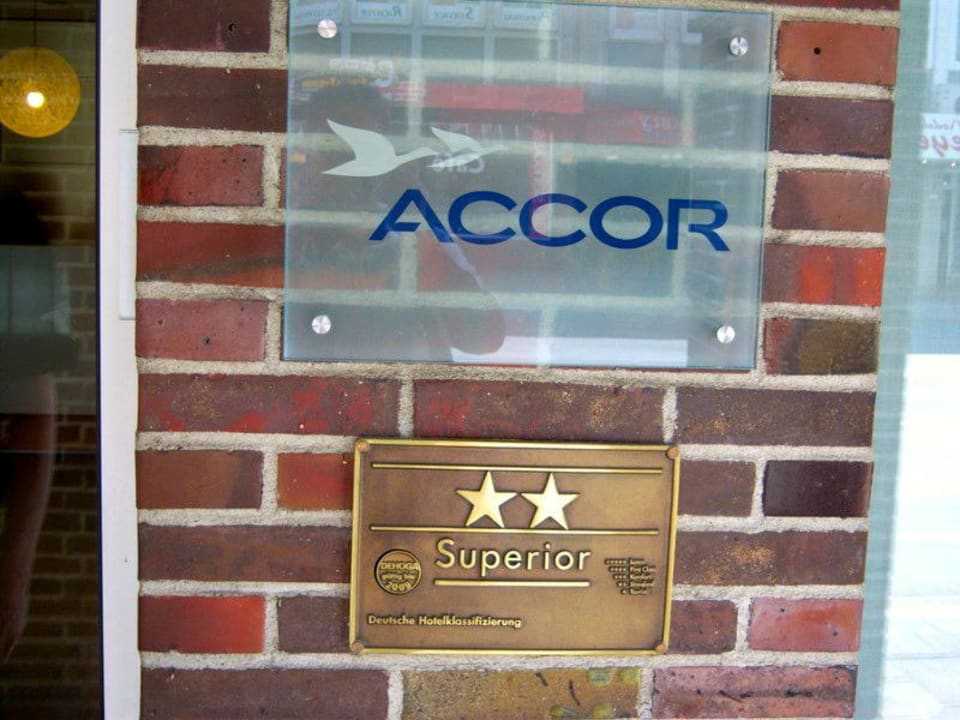 Hinweisschild B&B Hotel Bremen-Altstadt