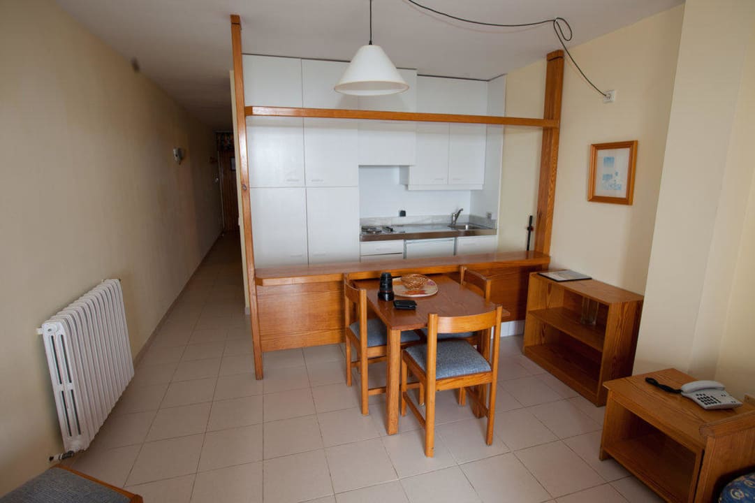 Wohnzimmer/Küche Ponent Apartamentos