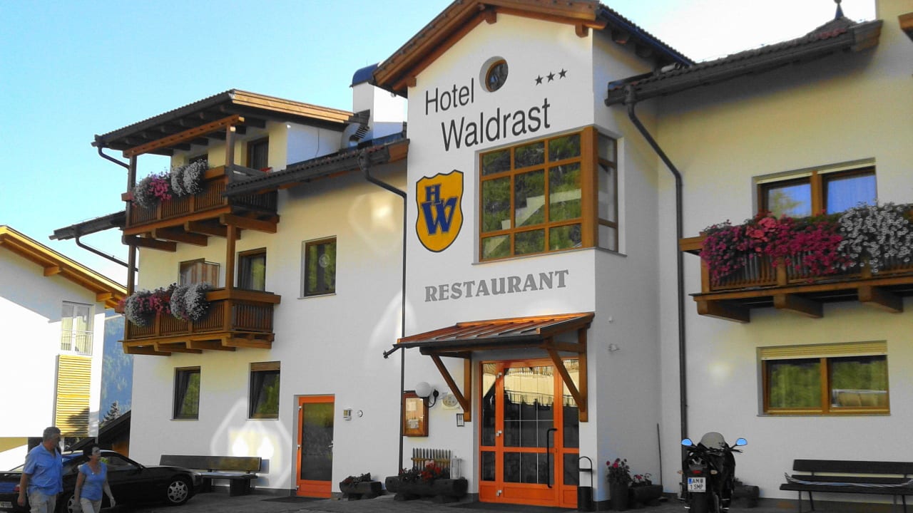 Hotel Waldrast - Haupteingang MONTARA | living mountain air