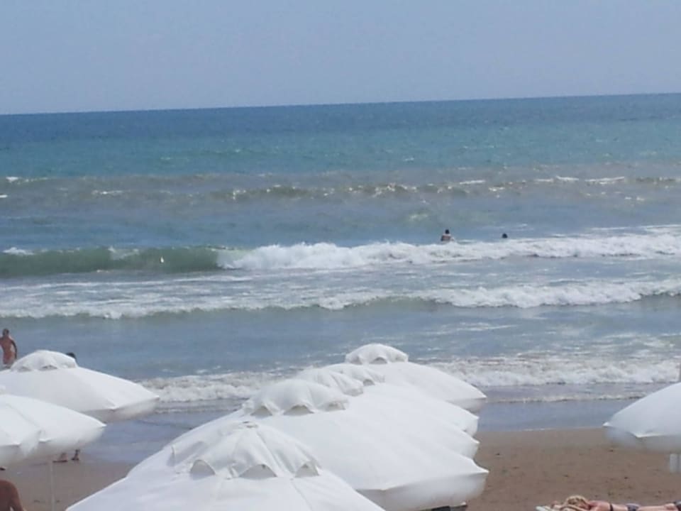 Herrliche Wellen. Sunrise Queen Luxury Hotel