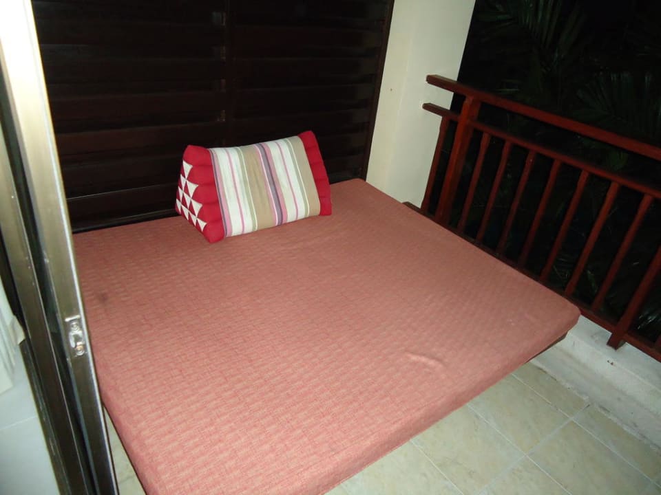 Balkon mit Liege Burasari Phuket