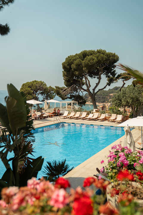 Pool Hotel Roger de Flor Seleqtta