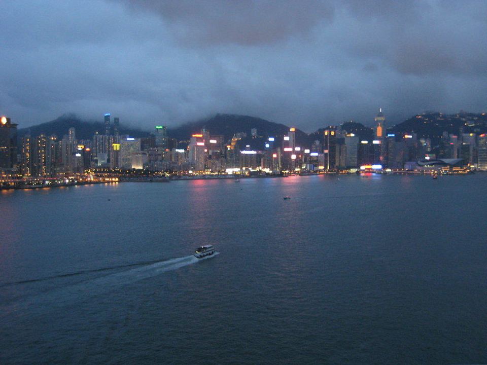 Ausblick vom Pool Harbour Grand Kowloon